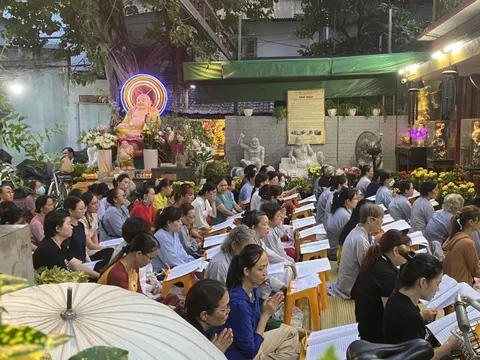 Tp.HCM: Người dân đổ về các chùa tụng kinh, làm lễ Vu Lan