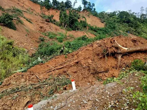Tạm dừng khắc phục sạt lở trên tuyến Quốc lộ 4H đoạn qua Lai Châu