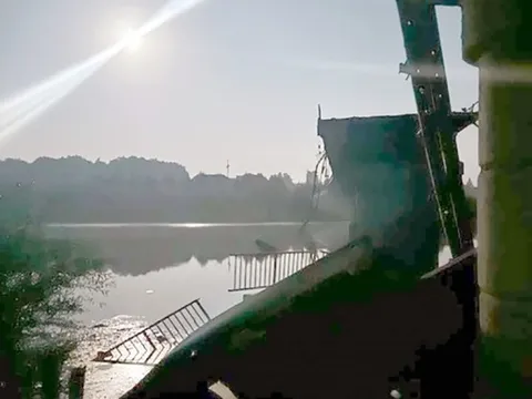 Ukraine phá hủy cây cầu thứ ba bắc qua sông Seym ở Kursk