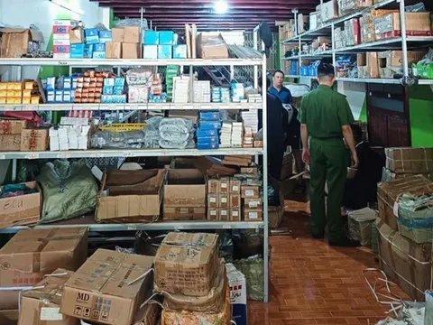 Bắc Ninh: Từ tin báo của người dân phát hiện hàng nghìn phụ tùng ô tô nghi nhập lậu