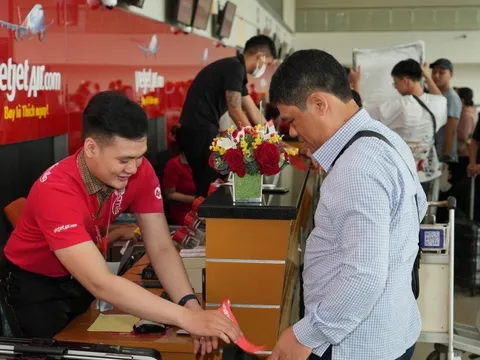 Bộ GTVT trả lời về giá vé máy bay tăng cao