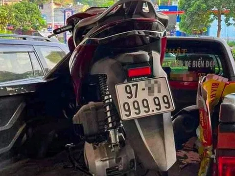 Công an vào cuộc vụ Huấn Hoa Hồng tranh chấp biển số ngũ quý 9