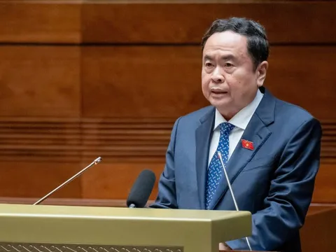 Các thành viên Chính phủ, Trưởng ngành trả lời thẳng thắn, làm sáng tỏ nhiều vấn đề