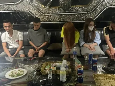 Khởi tố 4 đối tượng tổ chức tiệc ma túy trong quán karaoke