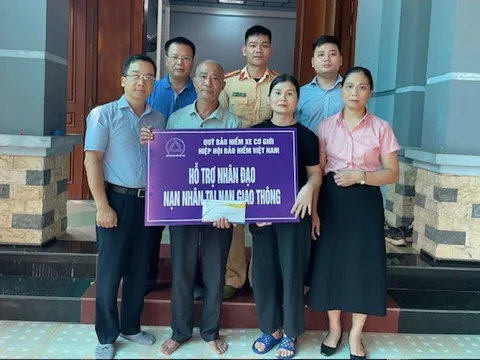 Hỗ trợ nhân đạo gia đình nạn nhân tử vong do tai nạn giao thông tại Hà Tĩnh