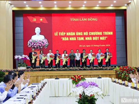 Thủ tướng dự Lễ tiếp nhận ủng hộ chương trình "Xóa nhà tạm, nhà dột nát" tại Lâm Đồng