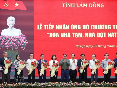 Thủ tướng: Không để ai phải ở trong nhà tạm, nhà dột nát