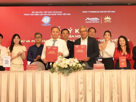 Hợp tác gìn giữ và phát huy truyền thống văn hóa Việt Nam