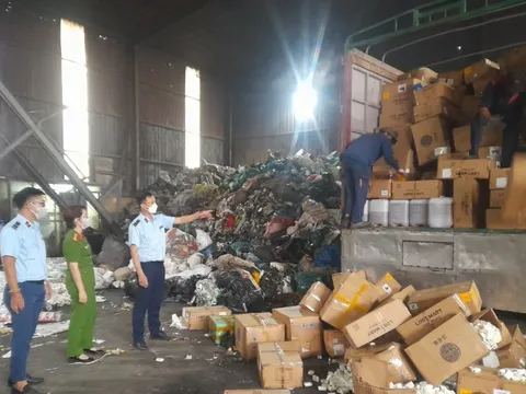 Tăng cường kiểm soát mặt hàng thuốc lá điện tử và vàng