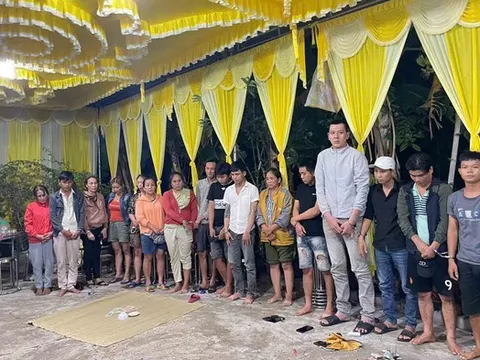 Tạm giữ 11 người xóc đĩa ăn tiền trong đám tang