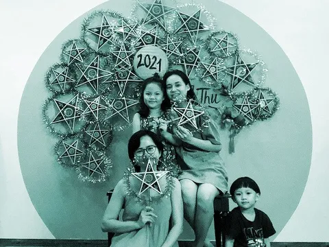 Mẹ cùng con đón trung thu