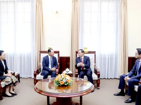 Quan hệ hữu nghị Việt Nam-Lào tiếp tục phát triển mạnh mẽ