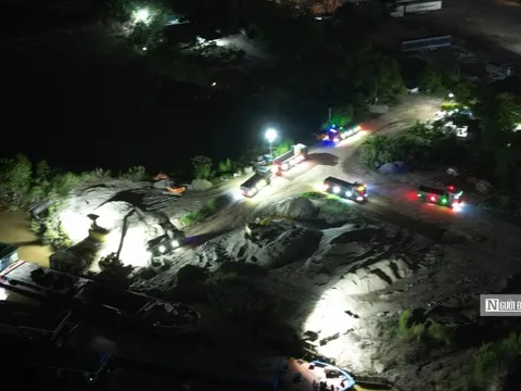 Hà Nội: Bến bãi hoạt động trong mùa mưa bão tại phường Thanh Trì