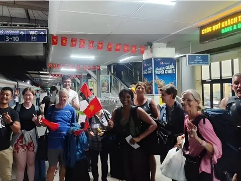 Những chuyến tàu chở theo hương vị "Tết Độc lập"