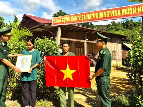 Quảng Nam: Bản làng biên giới rực sắc cờ Tổ quốc mừng Quốc khánh 2/9