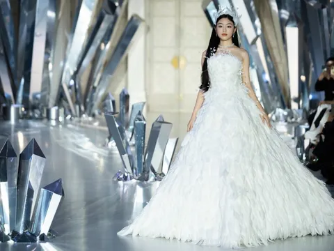 Dàn sao Việt như bước ra từ cổ tích với trang phục cưới lấy cảm hứng từ những cánh bướm