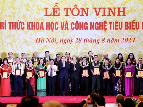 Xây dựng đội ngũ trí thức vững mạnh toàn diện