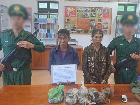 Điện Biên: Bắt 2 người nước ngoài mang 10kg thuốc phiện vào Việt Nam