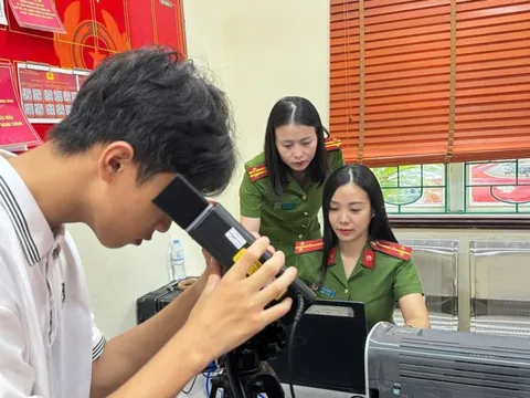 Bố trí nhân lực, phương tiện cấp căn cước cho người dân xuyên lễ