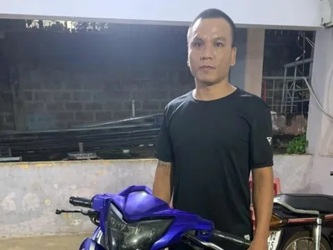 Nam thanh niên chạy Grab xúc động nhận lại xe máy sau 12 giờ bị mất cắp