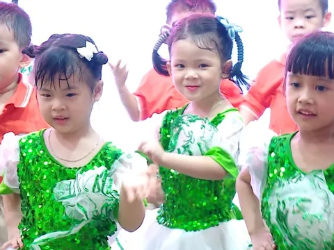 Hân hoan ngày đến trường