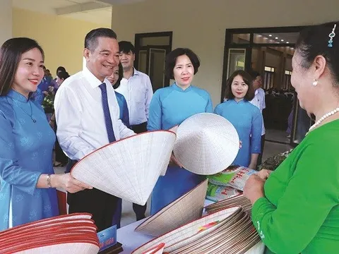 Vì sự phát triển toàn diện của phụ nữ dân tộc thiểu số