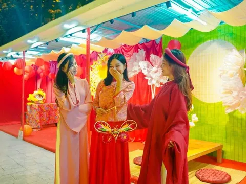 Đón trung thu sớm, “check-in” phố lồng đèn ở Da Nang Downtown dịp Tết Độc lập