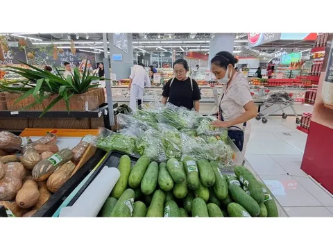 Siêu thị tăng lượng hàng hóa, giá cả không biến động