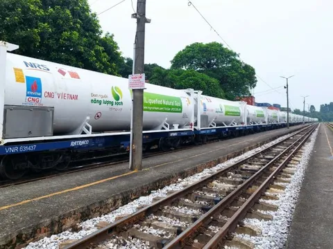 Đường sắt lần đầu tiên chở khí LNG hóa lỏng từ Nam ra Bắc
