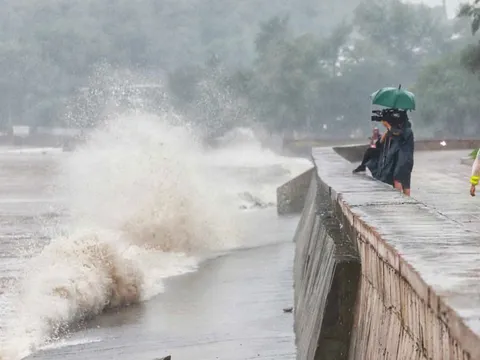 CẬP NHẬT: Bão số 3 mạnh cấp 10-11, gây mưa to ở Bắc Bộ