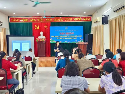 Tập huấn cho phụ nữ về ứng dụng công nghệ số trong sản xuất, tiêu thụ sản phẩm