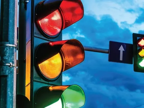 Trường hợp gặp đèn xanh phương tiện vẫn phải dừng lại theo đề xuất mới