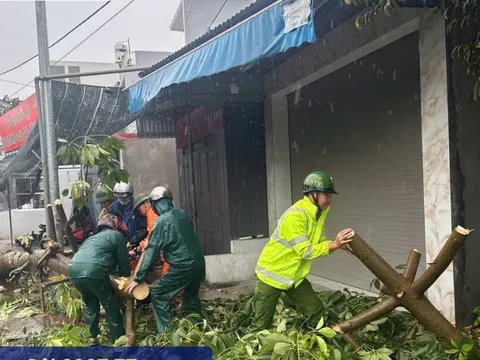 Lực lượng công an cả nước giúp dân ứng phó với bão Yagi