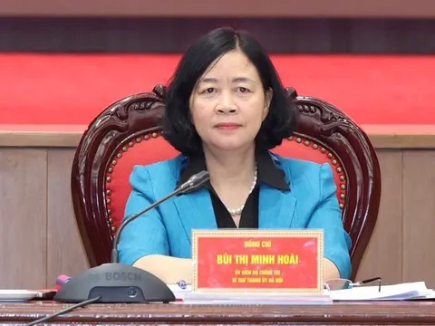 Bí thư Thành ủy Hà Nội Bùi Thị Minh Hoài chỉ đạo tiếp tục bằng mọi biện pháp bảo đảm an toàn cho dân