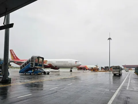 Khôi phục hoạt động bay tại Nội Bài sau 'siêu bão'