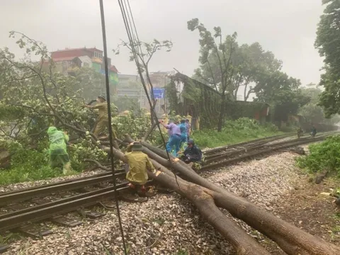 Thông đường trong đêm, ngành đường sắt cơ bản khắc phục xong hậu quả do bão số 3