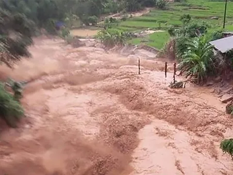 Cảnh báo 18 địa phương có nguy cơ lũ quét, sạt lở đất đá trong 6 giờ tới