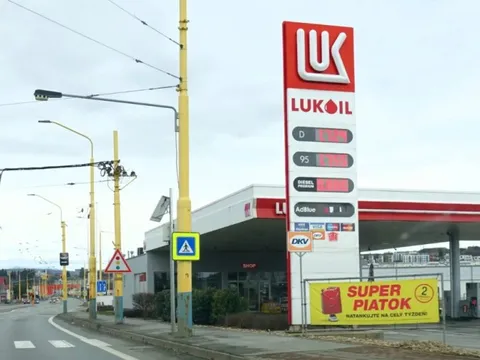 Dầu Nga vẫn chảy tới 2 nước EU, khoảng trống do Lukoil để lại nhanh chóng được lấp đầy