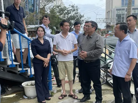 Thủ tướng trực tiếp thăm hỏi, chỉ đạo khắc phục hậu quả sau bão tại Quảng Ninh, Hải Phòng