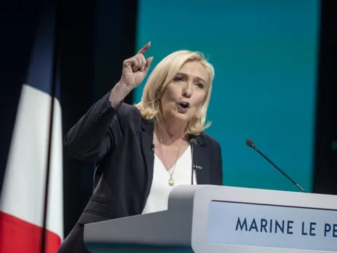 Pháp: Chính trị gia cực hữu Le Pen lên tiếng về lựa chọn của ông Macron