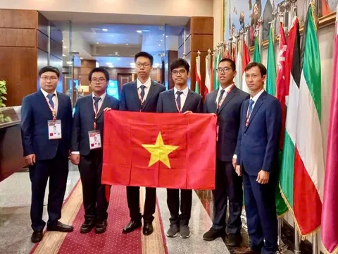 4 học sinh Việt Nam xuất sắc dành huy chương tại Olympic Tin học quốc tế năm 2024.
