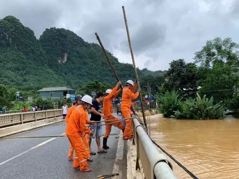 Trên 562.000 khách hàng các tỉnh miền núi phía Bắc bị gián đoạn cung cấp điện do ảnh hưởng của mưa lũ