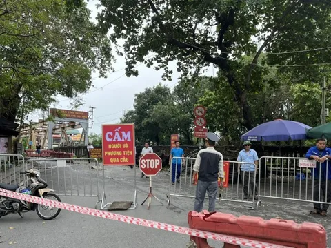 Cấm người và toàn bộ phương tiện đi qua cầu Long Biên