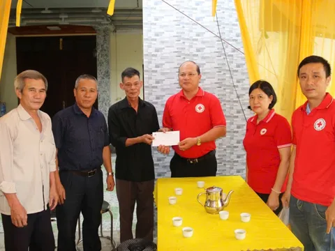 Cứu trợ khẩn cấp các gia đình bị thiệt hại do bão số 3 tại Quảng Ninh và Hải Phòng