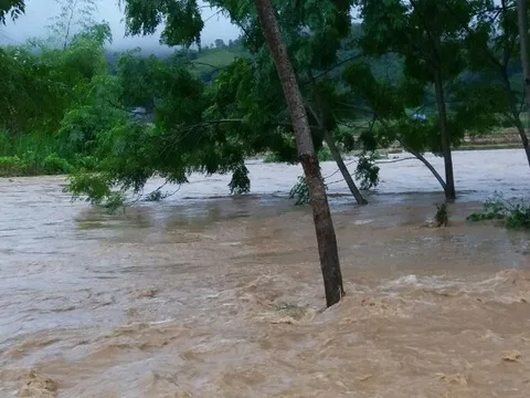 Lũ trên sông Bôi (Hòa Bình) đang lên nhanh, dự báo trên mức báo động III
