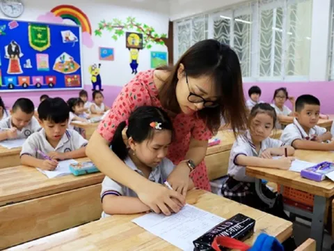 Ổn định tâm lý cho giáo viên, học sinh bị ảnh hưởng bởi bão số 3