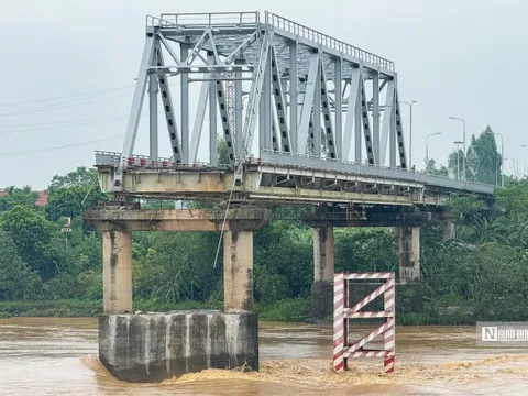Chưa thể tiến hành cứu hộ cứu nạn vụ sập cầu Phong Châu