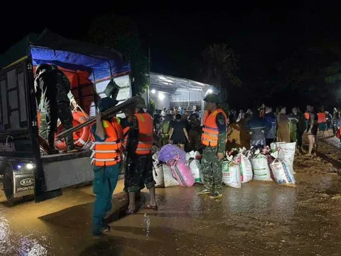 Di dời 40 hộ dân ra khỏi vùng nguy cơ bị ảnh hưởng sự cố đê sông Lô tại Tuyên Quang