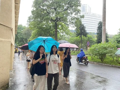 Học sinh Hà Nội nghỉ học tránh bão từ ngày 7/9 đến khi bão tan