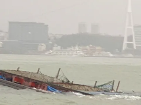 Cứu được 68 thuyền viên gặp nạn trên biển